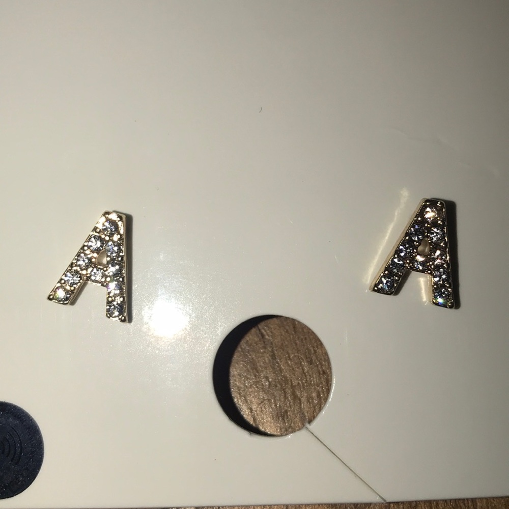 New Earring - Picture 2 of 3